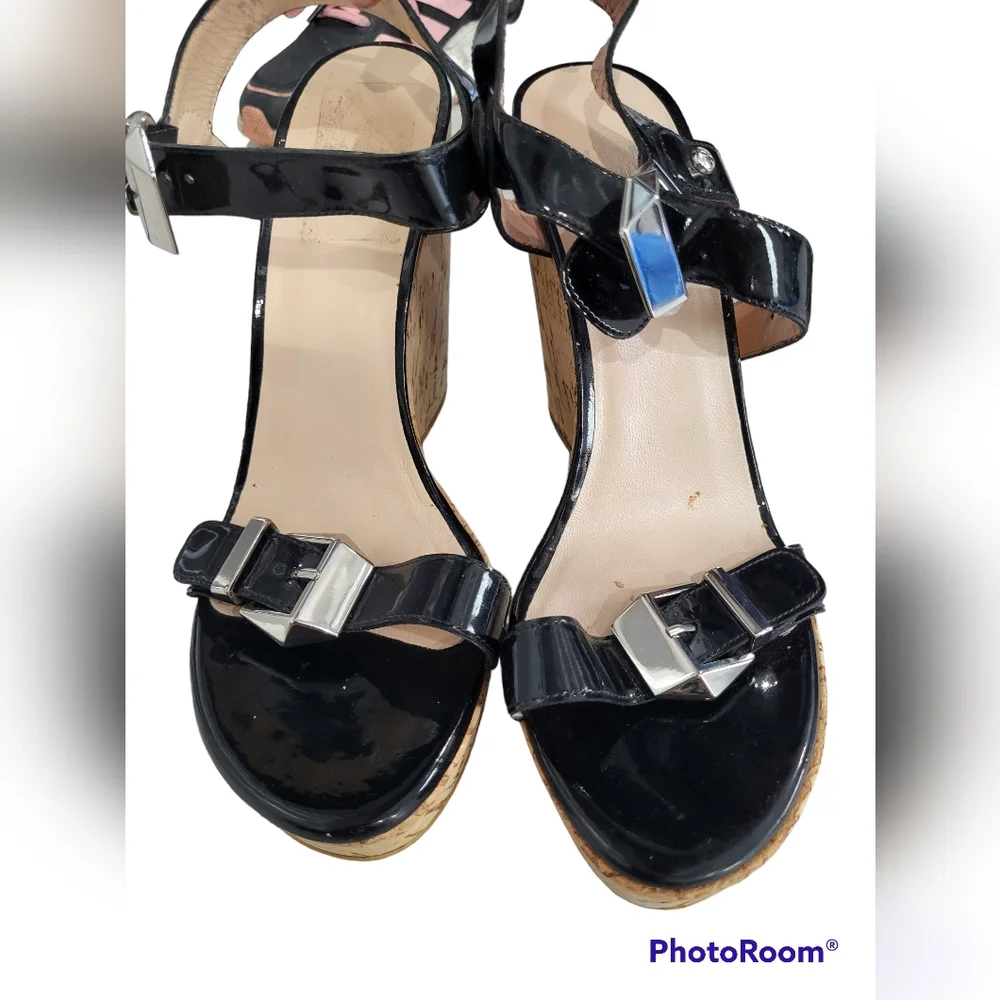 Stuart Weitzman Too much Cork wedge Sandal Patent 8.5M Shoe Style